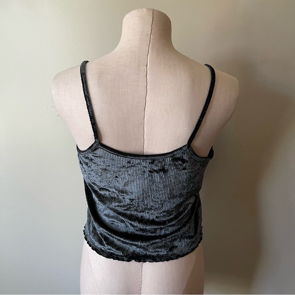 COLSIE Ribbed Velour Cropped Tank Top - Picture 3 of 7